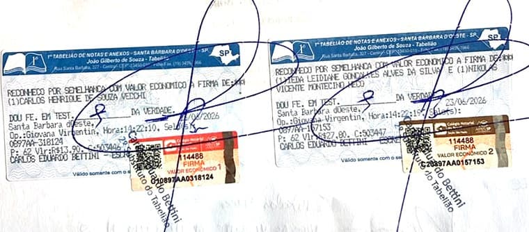 Reconhecimento de firma em cartório, com os dois selos do tabelião